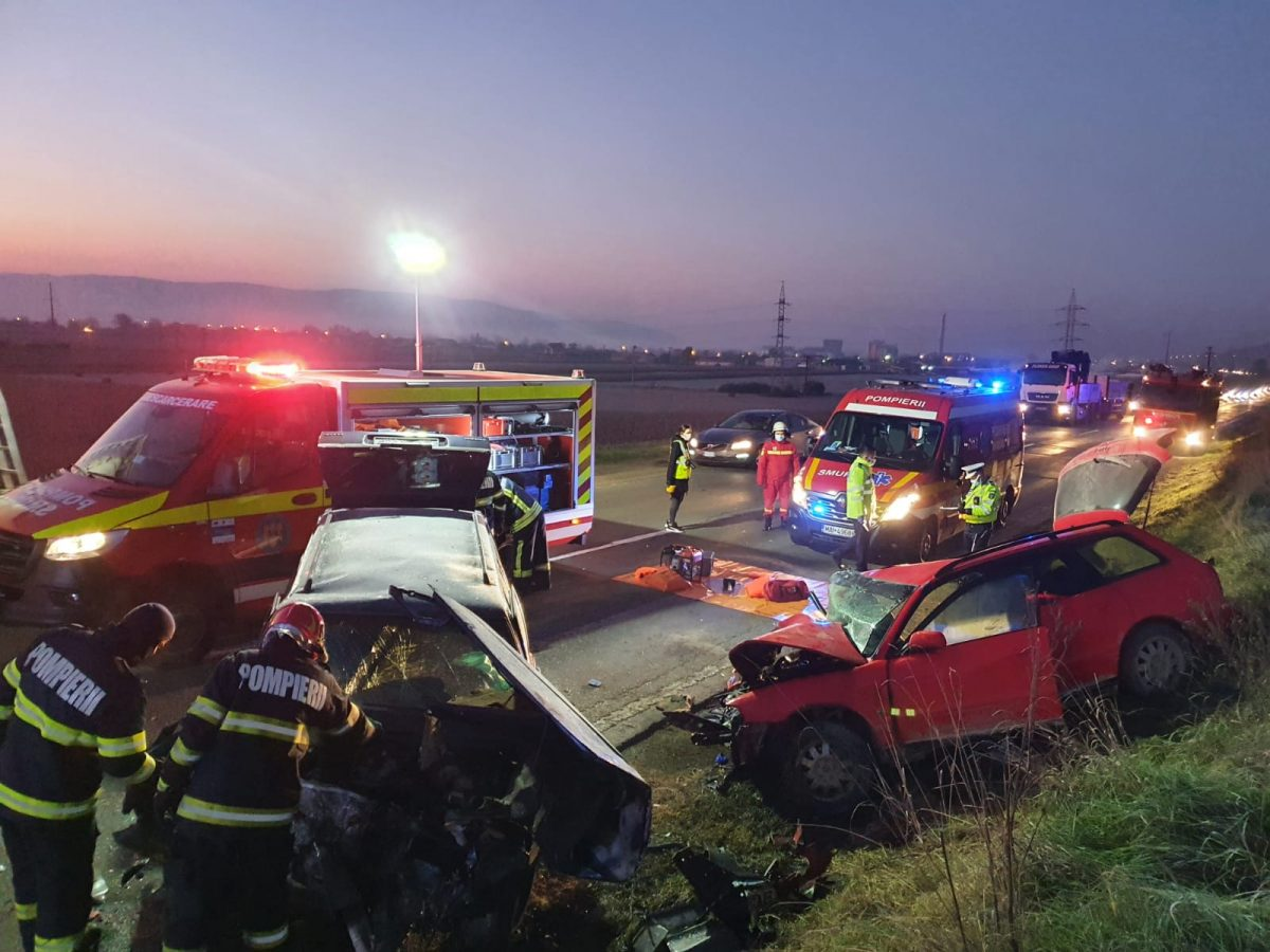 Accident grav DN1: Autocar intră în TIR, 1 mort și 7 răniți