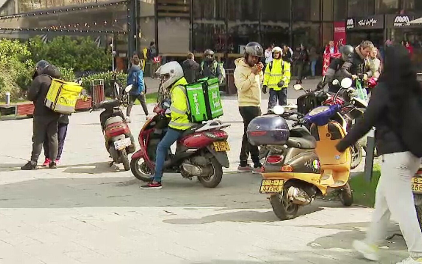 Reguli livratori de mâncare 2025: Amenzi și Siguranță Reguli livratori de mâncare 2025: Amenzi și Siguranță