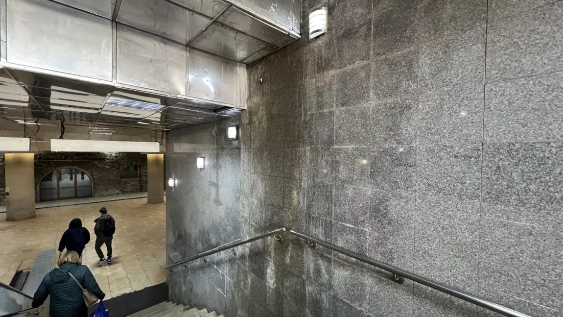 Pasajul Sfânta Vineri: Problemele scărilor rulante