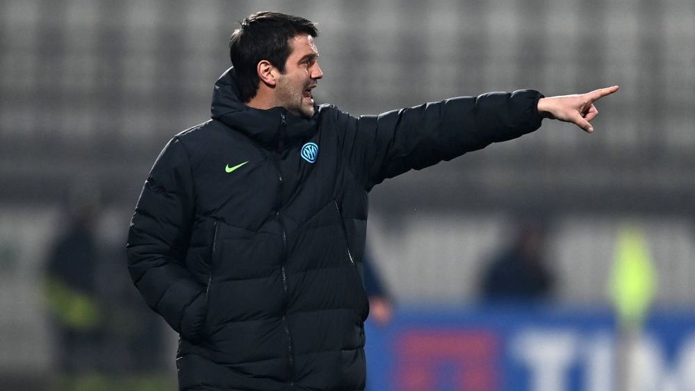 Lovitură primită de Cristi Chivu! Unul dintre fotbaliștii de bază ai Parmei, incert pentru meciul cu Bologna Lovitură primită de Cristi Chivu! Unul dintre fotbaliștii de bază ai Parmei, incert pentru meciul cu Bologna