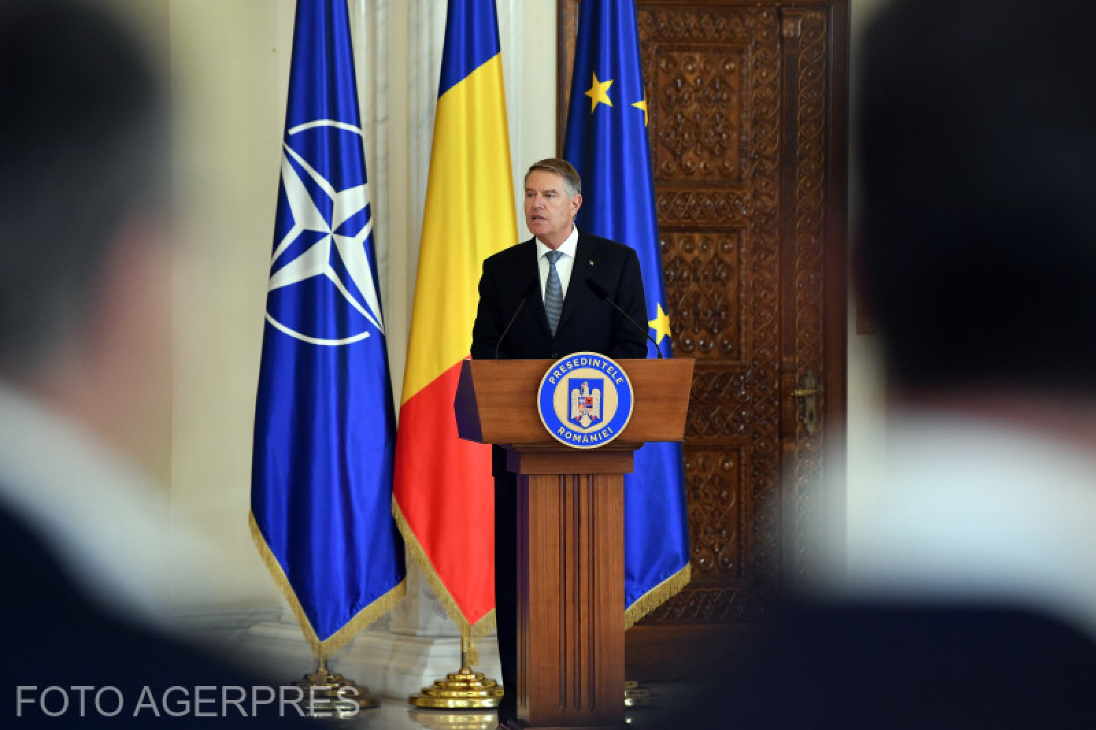 Președintele CCR și doi judecători, decorați de Iohannis. Bogdan Chirieac: Arată ca o cumpărare a distinșilor membri ai Curții Constituționale Președintele CCR și doi judecători, decorați de Iohannis. Bogdan Chirieac: Arată ca o cumpărare a distinșilor membri ai Curții Constituționale