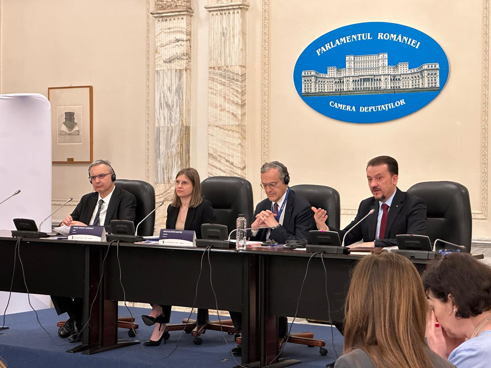 Finanțarea presei: Impactul suspendării lui Donald Trump