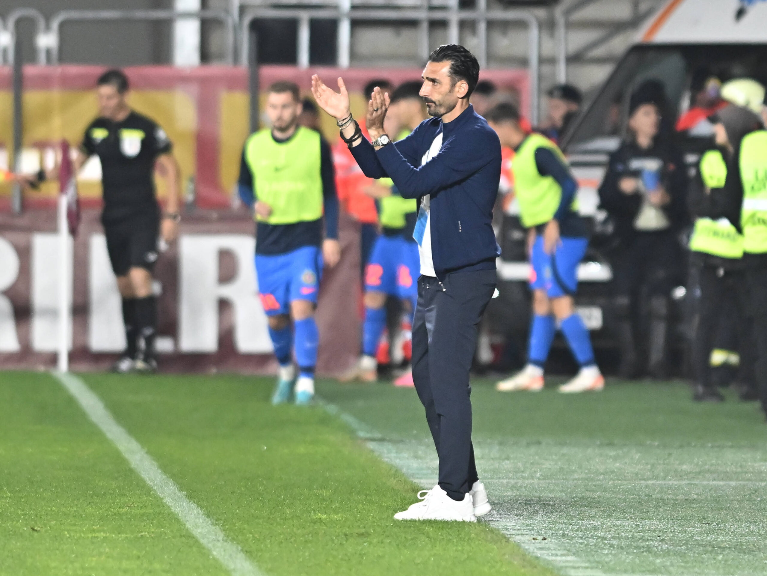 SuperLiga: Antrenorul FCSB, precaut după victoria cu U Craiova: „Mai este un drum lung până la final”