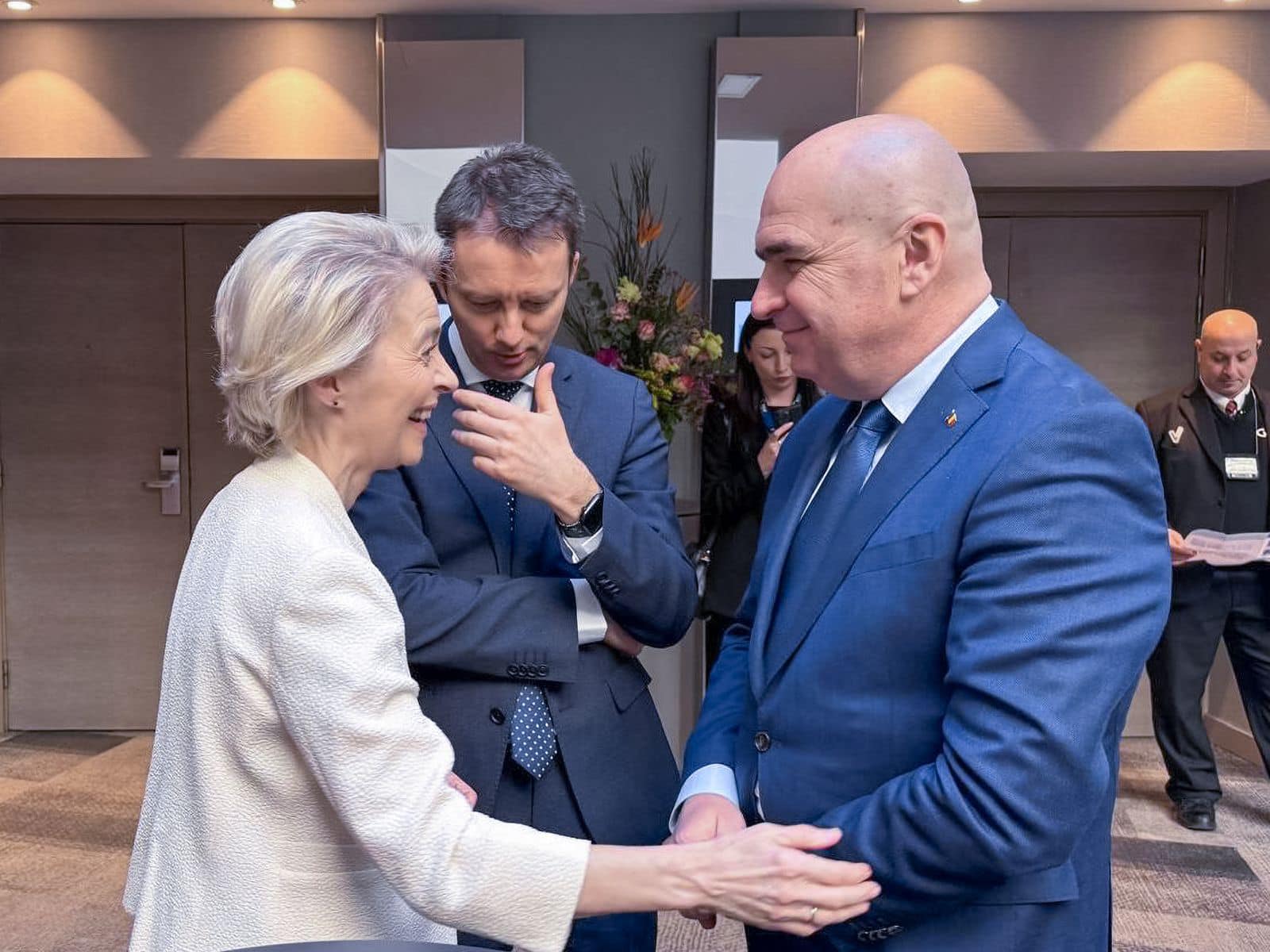 Ilie Bolojan s-a întâlnit la Bruxelles cu Ursula von der Leyen și Roberta Metsola. Ce mesaje le-a transmis președintele interimar Ilie Bolojan s-a întâlnit la Bruxelles cu Ursula von der Leyen și Roberta Metsola. Ce mesaje le-a transmis președintele interimar