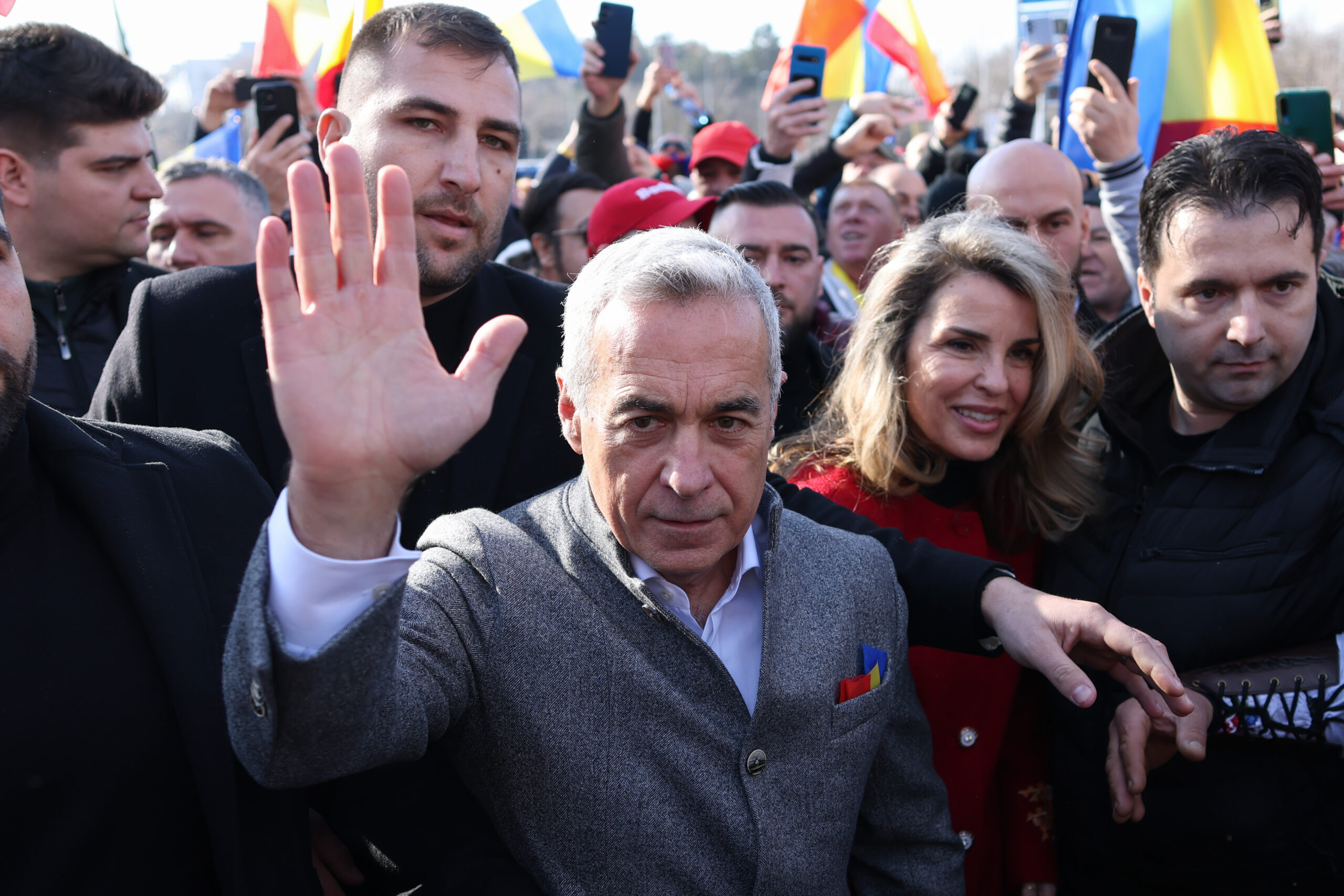 Bolojan evită să spună dacă Georgescu ar trebui să fie învins la vot sau să nu se afle pe buletinul de vot / Ce spune despre o eventuală candidatură a sa