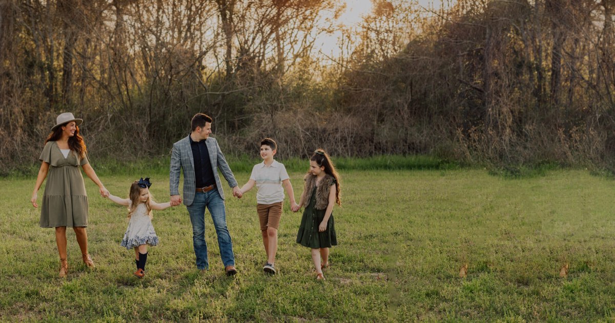 Un cuplu care a renunțat la joburi pentru a călători în lume cu copiii împărtășește realitățile dure ale vieții pe drum