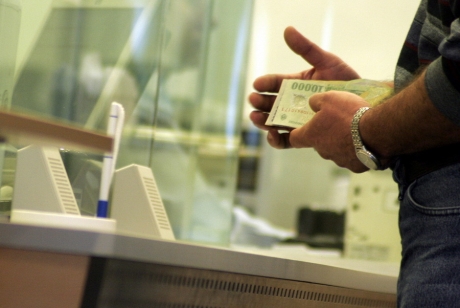 Vești bune pentru românii cu credite: Ratele la bănci s-ar putea reduce din luna aprilie 2025