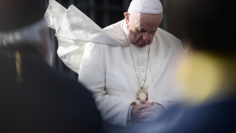 Papa Francisc s-a întors la Vatican după o perioadă de peste cinci săptămâni petrecută într-un spital din Roma