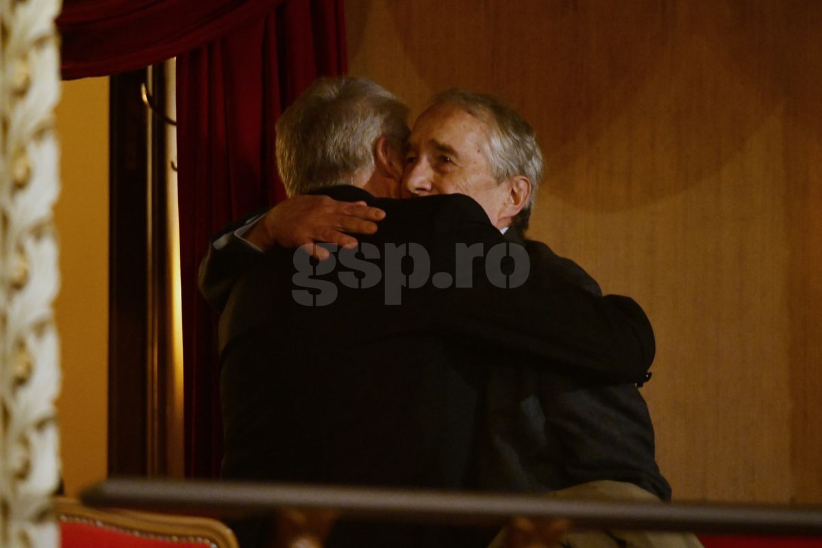 Boloni a urcat pe scenă și toată lumea a amuțit timp de 15 minute: „Eram fericit și încă sunt!” » Valentin Ceaușescu a început să plângă în timpul discursului