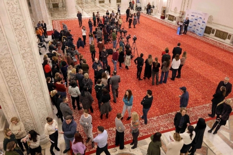 Sindicaliştii din Senat sar la Ilie Bolojan, după restructurări: În ultimele zile, am lucrat mult peste program pentru ca bugetul de stat să fie aprobat la timp Sindicaliştii din Senat sar la Ilie Bolojan, după restructurări: În ultimele zile, am lucrat mult peste program pentru ca bugetul de stat să fie aprobat la timp