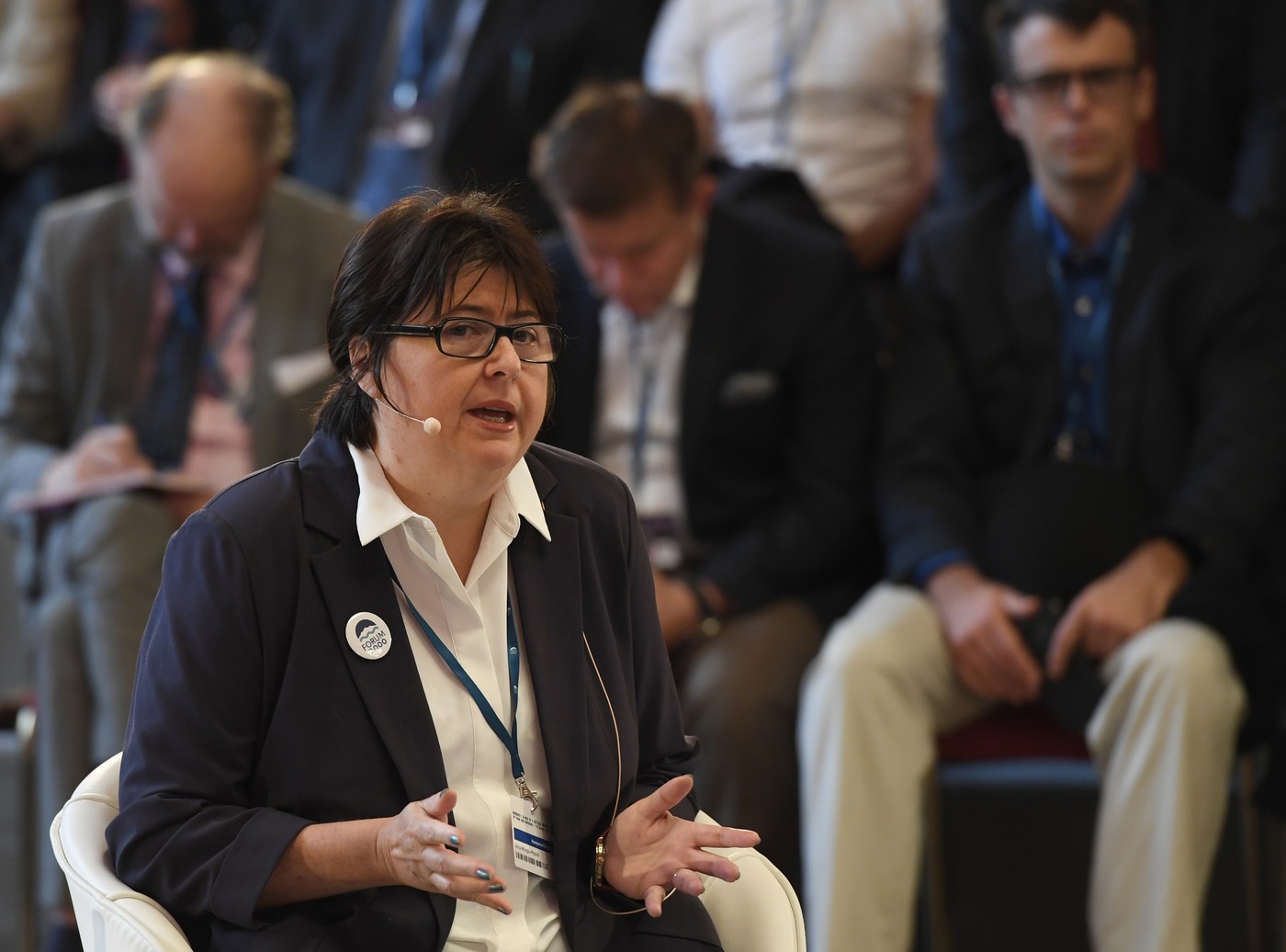 Reacție din societatea civilă: Serviciile secrete l-au aruncat peste bord pe Iohannis