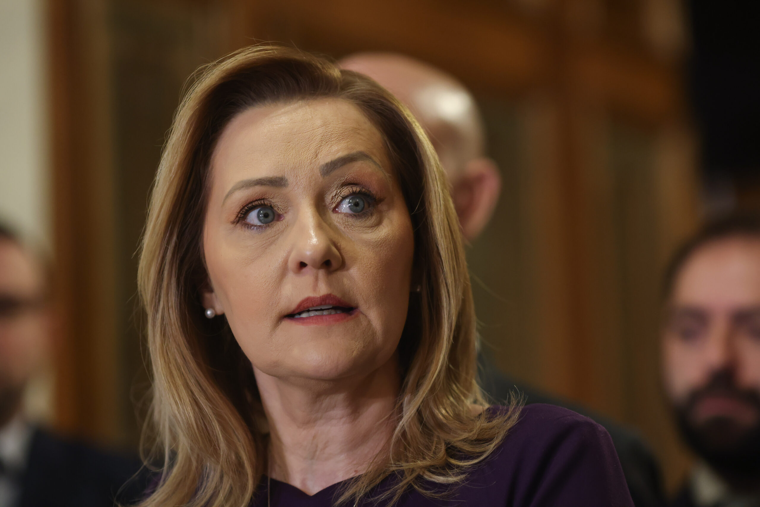 Elena Lasconi își „sfătuiește” colegii din USR să nu voteze moțiunea de cenzură anunțată de AUR: „Eu nu sunt vătaf” Elena Lasconi își „sfătuiește” colegii din USR să nu voteze moțiunea de cenzură anunțată de AUR: „Eu nu sunt vătaf”