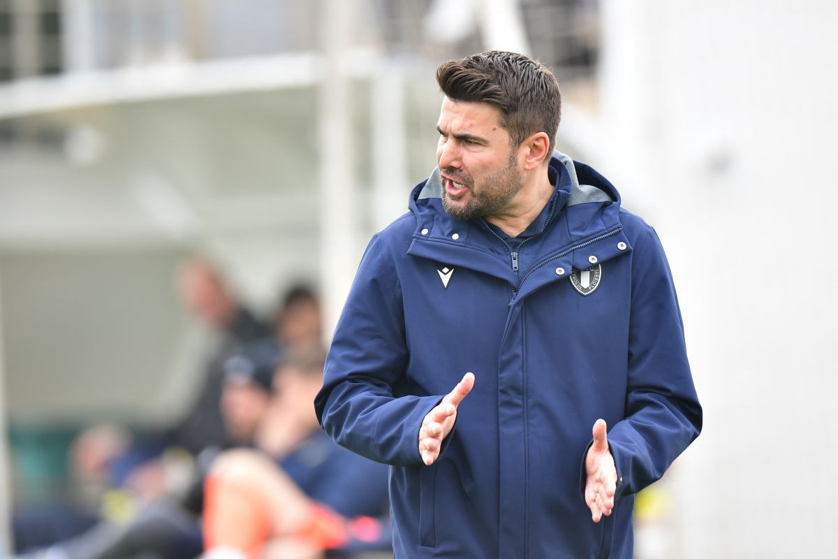 Cu cine vrea Adrian Mutu să forțeze play-off-ul: atacant cu salariu de 15.000 de euro/lună! Cu cine vrea Adrian Mutu să forțeze play-off-ul: atacant cu salariu de 15.000 de euro/lună!