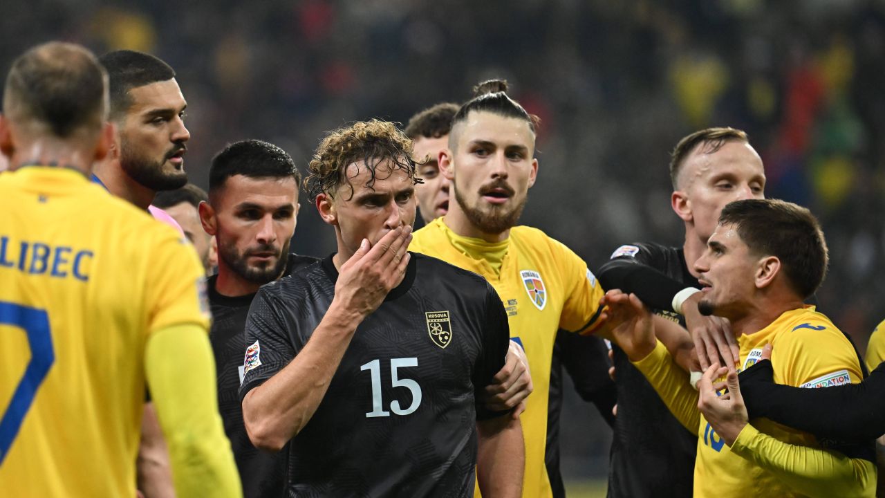 Ar trebui interzise la UEFA meciurile România – Kosovo?! Răspunsul fără ocolișuri al unui cunoscut jurnalist kosovar + Verdictul așteptat la TAS Ar trebui interzise la UEFA meciurile România – Kosovo?! Răspunsul fără ocolișuri al unui cunoscut jurnalist kosovar + Verdictul așteptat la TAS