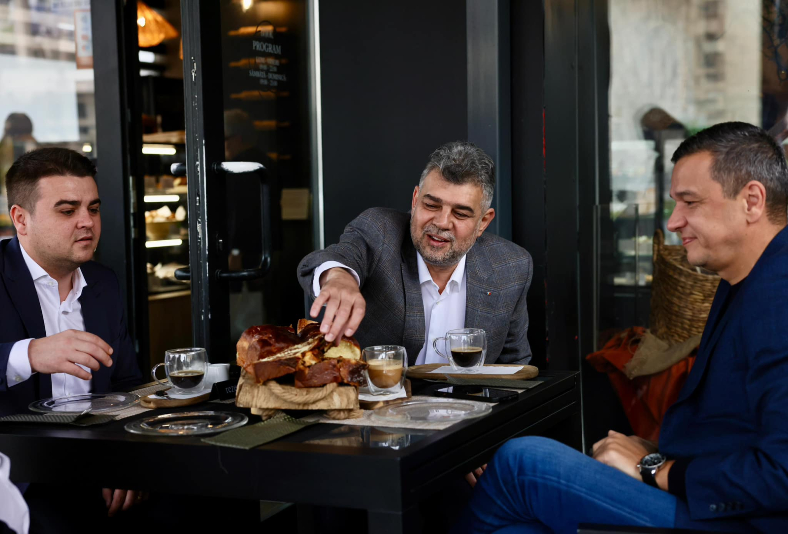 Pericol pentru Ciolacu după ce a încercat să devină influencer pe TikTok Pericol pentru Ciolacu după ce a încercat să devină influencer pe TikTok