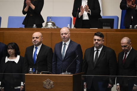 Haos de nedescris în Bulgaria: După 10 luni de negocieri, în sfârșit, a fost votat Guvernul Haos de nedescris în Bulgaria: După 10 luni de negocieri, în sfârșit, a fost votat Guvernul