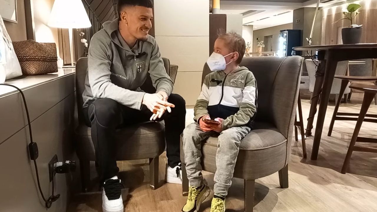 Dennis Man dezvăluie în Italia: „El a fost idolul meu! Îi urmăream toate meciurile” Dennis Man dezvăluie în Italia: „El a fost idolul meu! Îi urmăream toate meciurile”