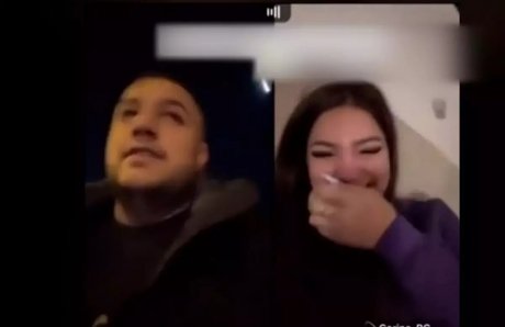 Influencerul care a agresat o femeie pe stradă pentru o provocare pe TikTok s-a predat la Poliție