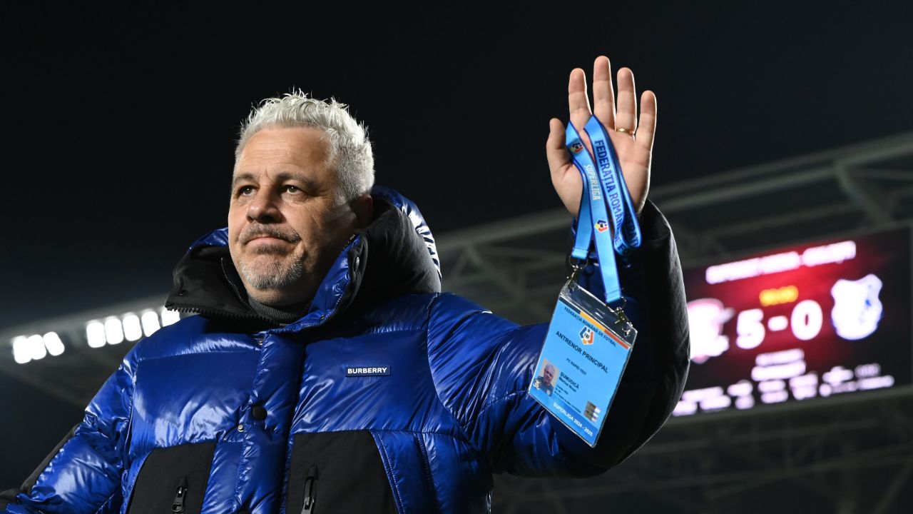 Marius Șumudică: ”Mă deranjează când sunt judecat după o geacă” Marius Șumudică: ”Mă deranjează când sunt judecat după o geacă”