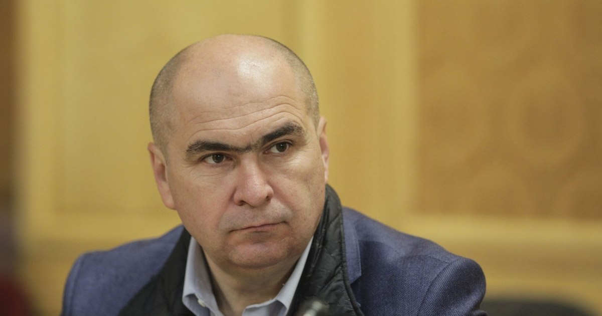 Ilie Bolojan, despre veniturile șefilor de la stat: „Nu mi se pare normal ca la Romsilva, când te pensionezi, să iei 10 salarii” Ilie Bolojan, despre veniturile șefilor de la stat: „Nu mi se pare normal ca la Romsilva, când te pensionezi, să iei 10 salarii”