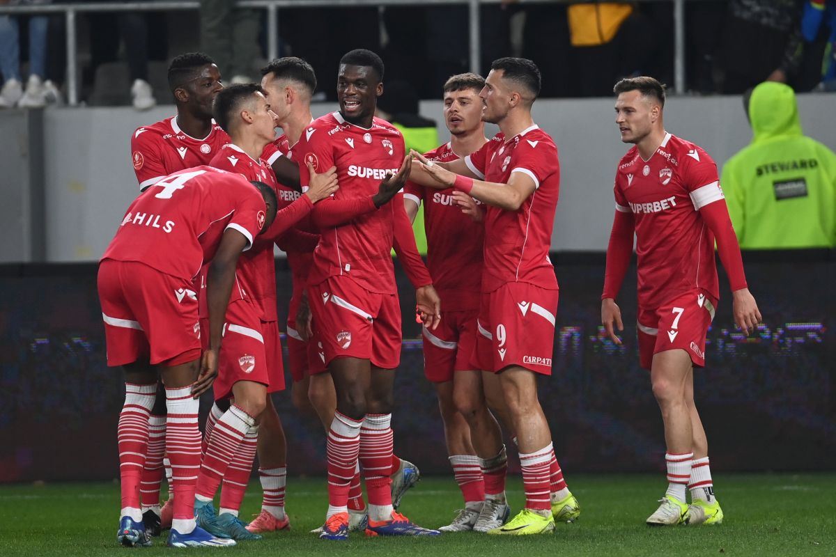 Rapid vrea să-i fure titularul incontestabil lui Dinamo! L-a contactat pe agentul fotbalistului pentru un transfer la rivali Rapid vrea să-i fure titularul incontestabil lui Dinamo! L-a contactat pe agentul fotbalistului pentru un transfer la rivali