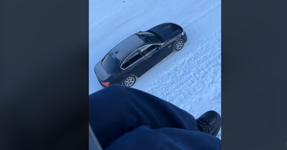 Un șofer a urcat cu un BMW pe pârtie, la Borșa. Reacția internauților: „Întrebarea e ce caută oamenii cu schiurile pe pârtia de BMW?” Un șofer a urcat cu un BMW pe pârtie, la Borșa. Reacția internauților: „Întrebarea e ce caută oamenii cu schiurile pe pârtia de BMW?”