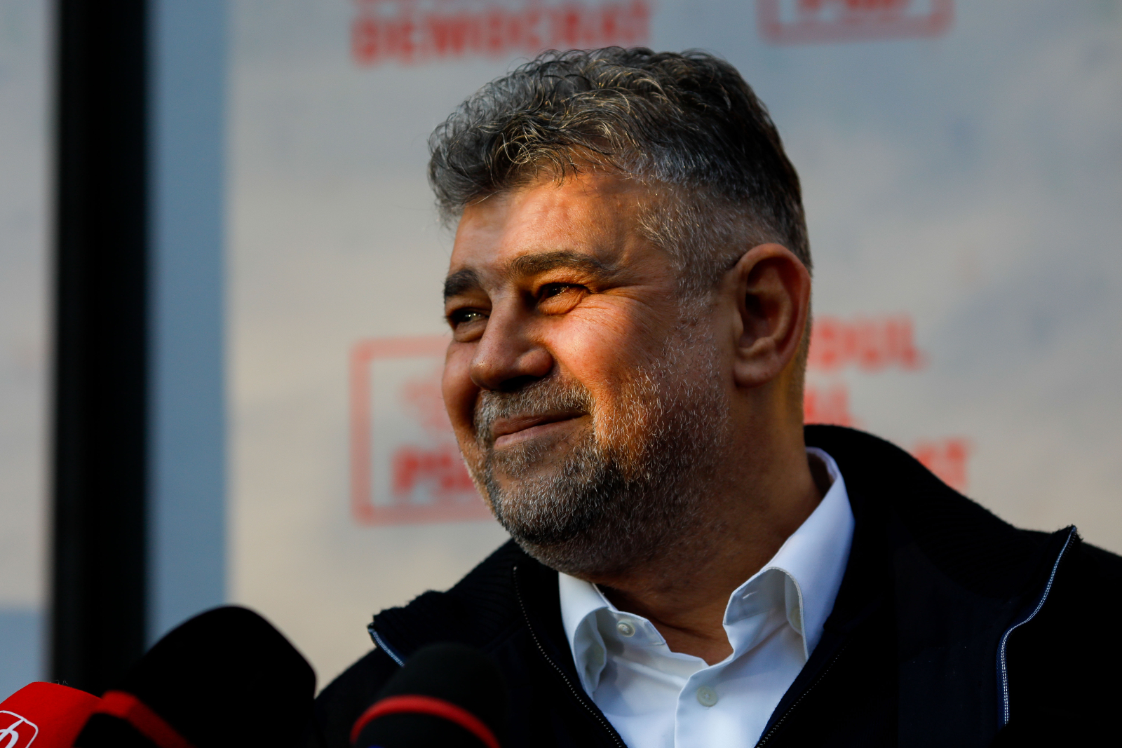 „Nu se mărește TVA!” Ciolacu ne arată că și-a „făcut tatuaj”. Întrebarea e dacă-i temporar… Sau în programe de editare. Altă variantă nu există / video