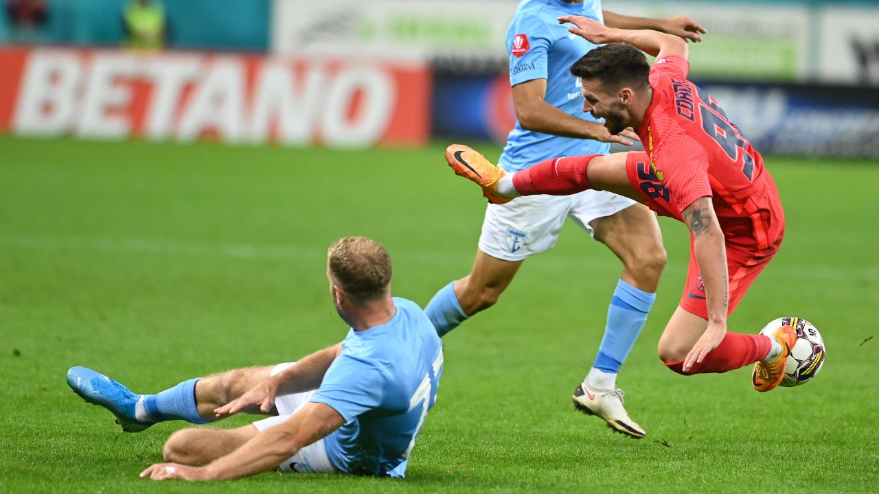 Fotbalistul de națională transferat de FCSB din Bundesliga a devenit liber de contract! Nu a convins nici în Liga 2 din România