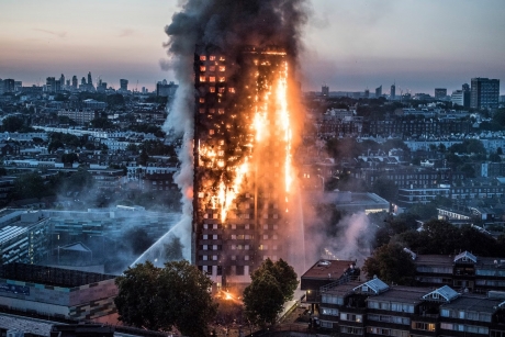 Incendiul Grenfell: promisiuni neîndeplinite și antreprenori scutiți de responsabilitate Incendiul Grenfell: promisiuni neîndeplinite și antreprenori scutiți de responsabilitate