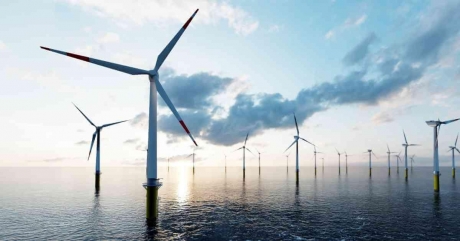 ‘Deschideţi Marea Nordului. Scăpaţi de morile de vânt!’: Trump atacă dur decizia Marii Britanii privind impozitarea energiei