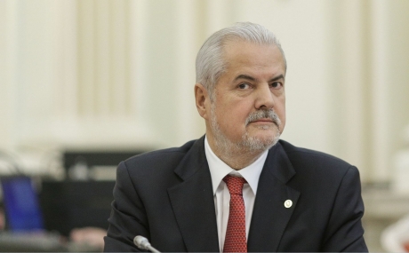 Adrian Năstase, avertisment electoral cu tâlc: Feriți-vă de cei care vă dau șepci în campanie!