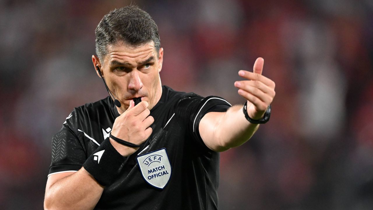 Istvan Kovacs petrece ultimele ore din an într-o atmosferă incendiară: e la centru într-un meci cu 60.000 de oameni în tribune