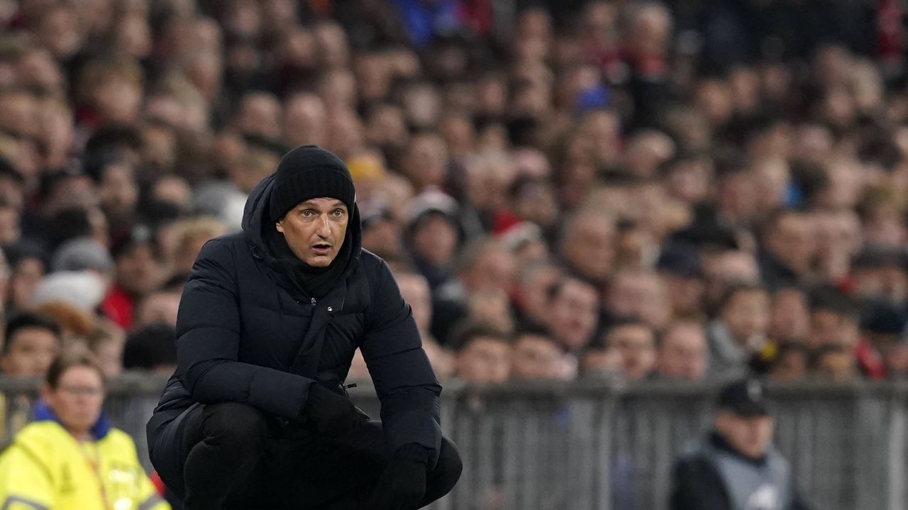 Reacții împărțite în Grecia după suspendarea primită de Răzvan Lucescu: ”Este enervant!” / ”I-a alergat pe fanii echipei adverse!” Reacții împărțite în Grecia după suspendarea primită de Răzvan Lucescu: ”Este enervant!” / ”I-a alergat pe fanii echipei adverse!”