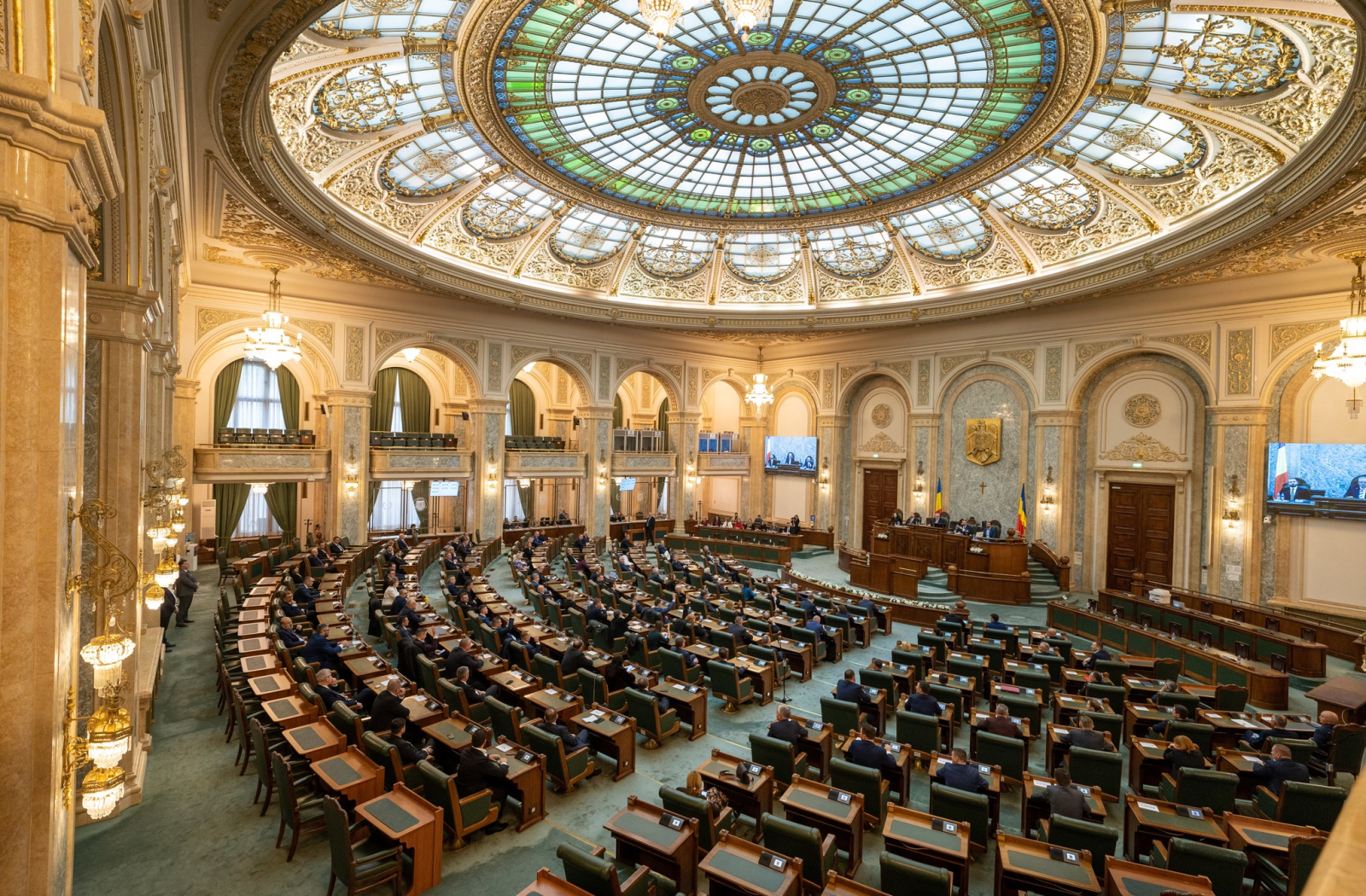 Ordonanţa „trenuleţ”, adoptată tacit în Senat Ordonanţa „trenuleţ”, adoptată tacit în Senat