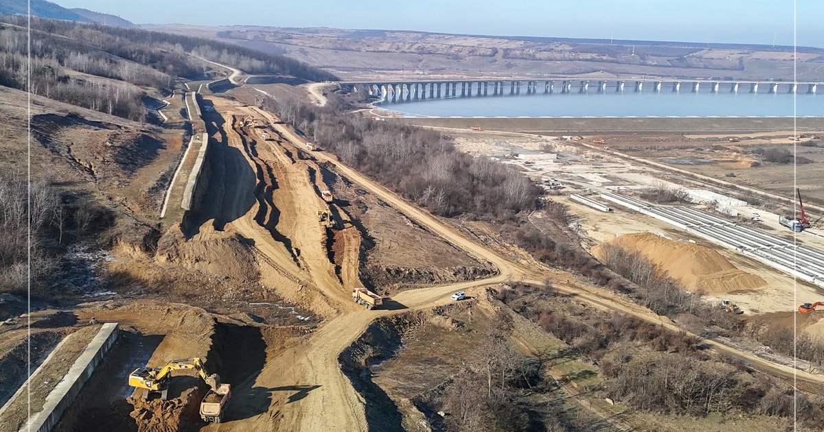 Cel mai lung viaduct de autostradă din România, din nou în șantier. Povestea mega-construcției așteptate de două decenii