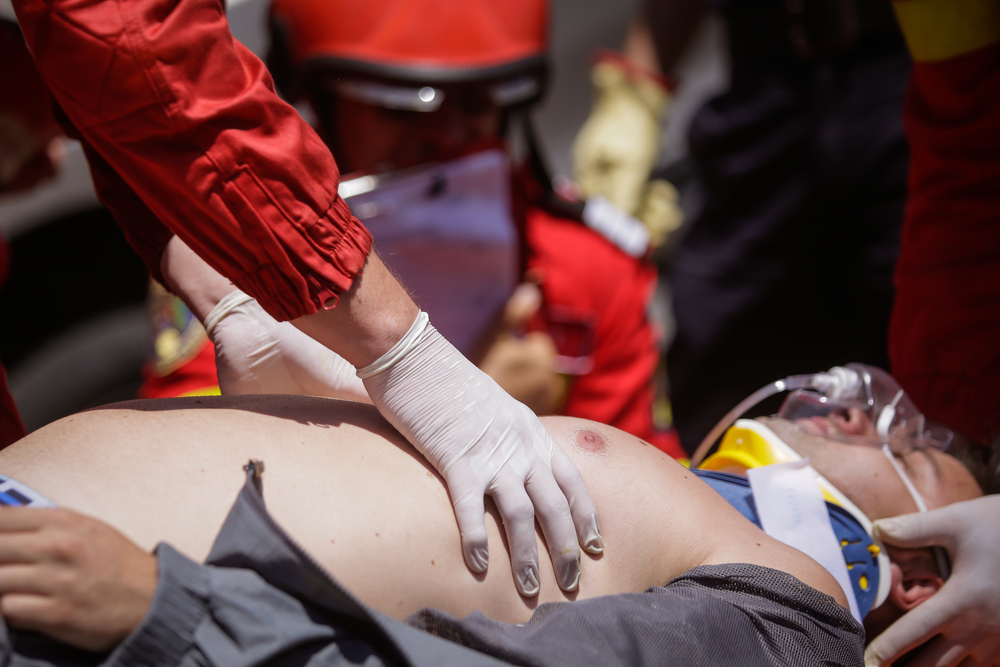 Moartea domnului Lăzărescu: Un bărbat care a făcut stop cardiac de 4 ori în 3 ore a murit plimbat între spitale pentru că nu a avut cine să-i monteze un stent într-un spital județean Moartea domnului Lăzărescu: Un bărbat care a făcut stop cardiac de 4 ori în 3 ore a murit plimbat între spitale pentru că nu a avut cine să-i monteze un stent într-un spital județean