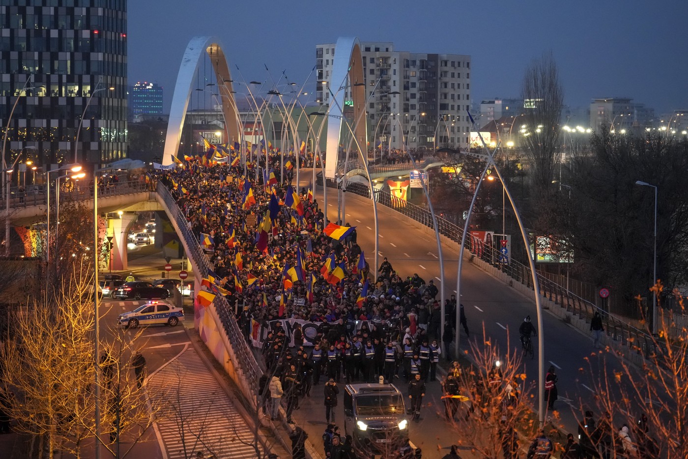 VIDEO George Simion, mesaj pentru români după mitingul din București: „O să fie nevoie de mai multe ieșiri în stradă, pentru că nu există reacție” VIDEO George Simion, mesaj pentru români după mitingul din București: „O să fie nevoie de mai multe ieșiri în stradă, pentru că nu există reacție”