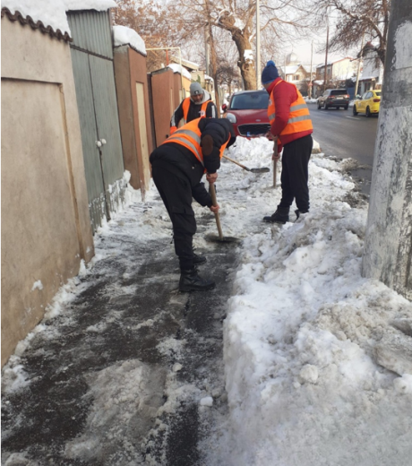 Mobilizarea echipelor infrastructură S5 pentru deszăpezirea trotuarelor în condiții meteorologice dificile Mobilizarea echipelor infrastructură S5 pentru deszăpezirea trotuarelor în condiții meteorologice dificile