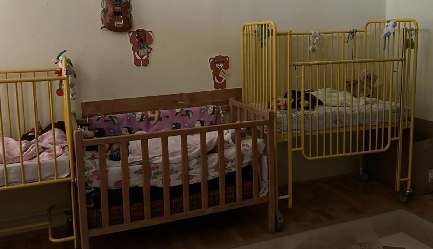 Ce s-a găsit după un control inopinat la centre pentru minori cu dizabilități din Târgu Mureș: Copii încuiați pe dinafară, medicamente expirate și un focar de varicelă Ce s-a găsit după un control inopinat la centre pentru minori cu dizabilități din Târgu Mureș: Copii încuiați pe dinafară, medicamente expirate și un focar de varicelă