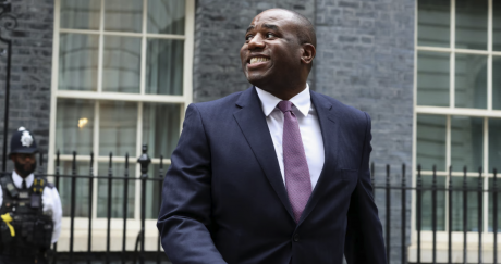 Ministrul de externe al Marii Britanii spune că Israelul încalcă legea internaţională blocând intrarea ajutorului umanitar în Gaza