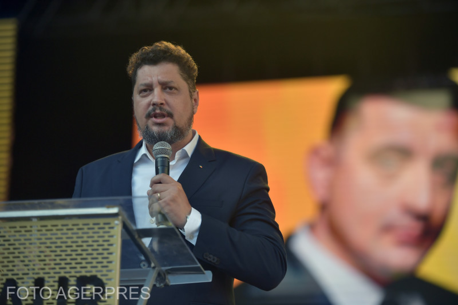 Claudiu Târziu neagă faptul că a fost suspendat din funcția pe care o are în AUR: Partidul nu-i brelocul lui George Simion Claudiu Târziu neagă faptul că a fost suspendat din funcția pe care o are în AUR: Partidul nu-i brelocul lui George Simion