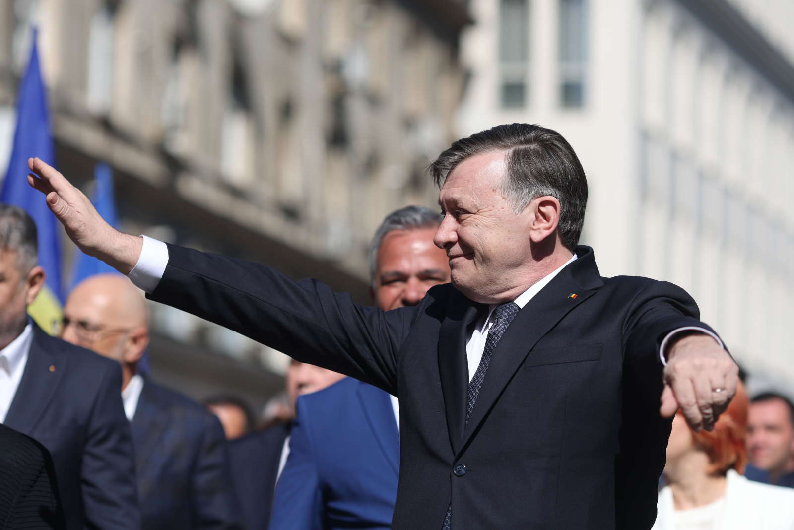 Moștenirea pe care i-o lasă Ilie Bolojan lui Crin Antonescu. Planul candidatului pentru Cotroceni Moștenirea pe care i-o lasă Ilie Bolojan lui Crin Antonescu. Planul candidatului pentru Cotroceni