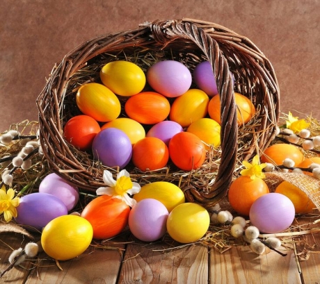 Vopsește ouăle de Paște în mod natural. Ce ingrediente din bucătărie dau cele mai frumoase culori Vopsește ouăle de Paște în mod natural. Ce ingrediente din bucătărie dau cele mai frumoase culori