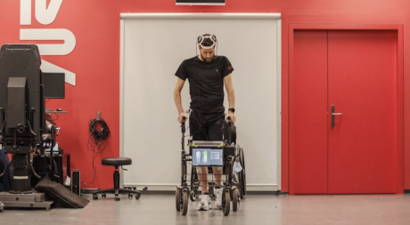 Metoda prin care cercetătorii japonezi ajută pacienții paralizați să meargă din nou Metoda prin care cercetătorii japonezi ajută pacienții paralizați să meargă din nou