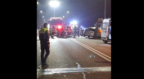 VIDEO Accident grav la ieșire din Calafat: 5 victime, după ce o mașină s-a izbit de un camion; două persoane și-au pierdut viața pe loc VIDEO Accident grav la ieșire din Calafat: 5 victime, după ce o mașină s-a izbit de un camion; două persoane și-au pierdut viața pe loc