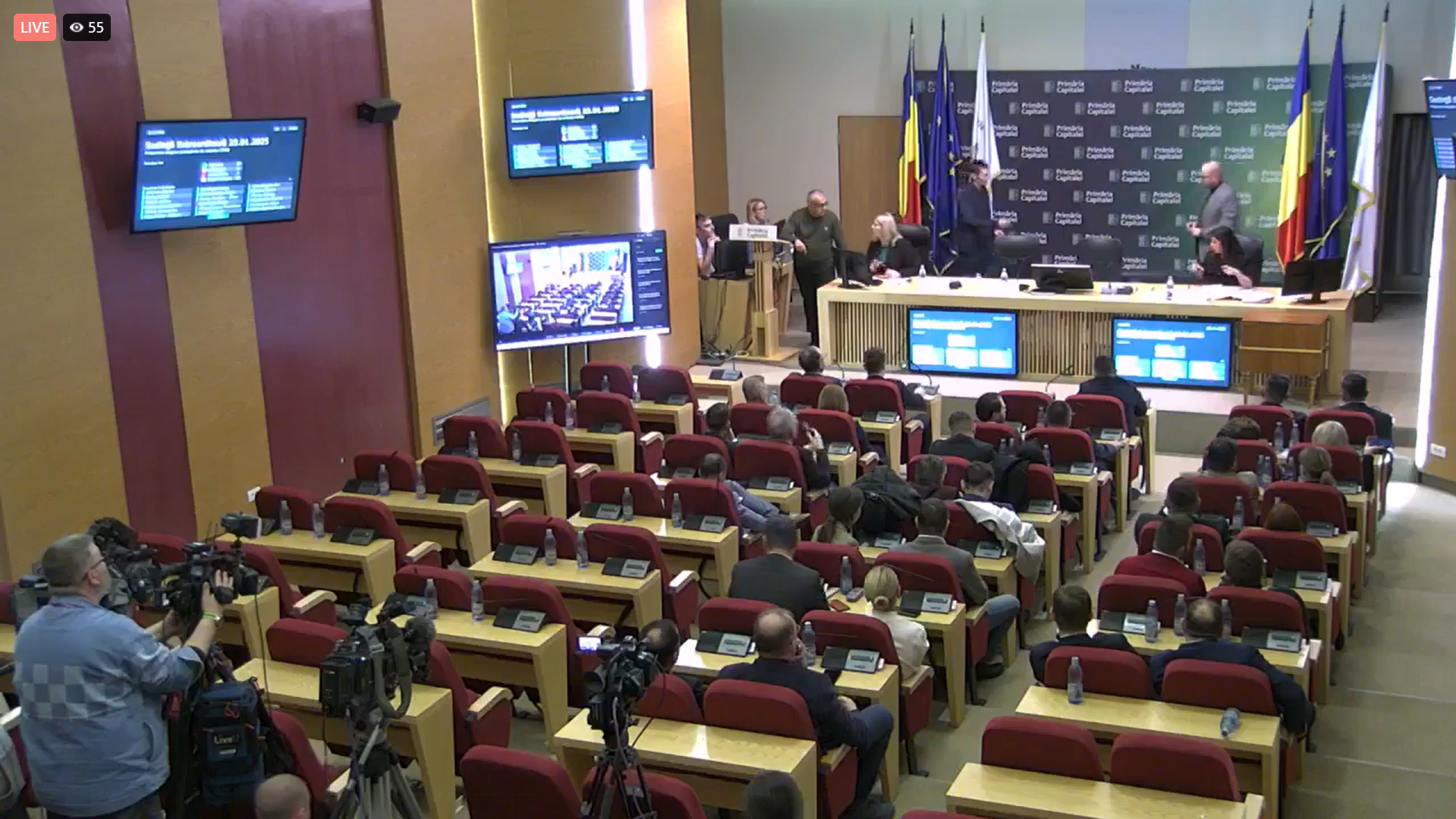 VIDEO Scandal la votul pe bugetul Capitalei / Ședința, suspendată temporar, după ce un bărbat a început să strige „Bugetul pe primul loc” și a refuzat să fie evacuat