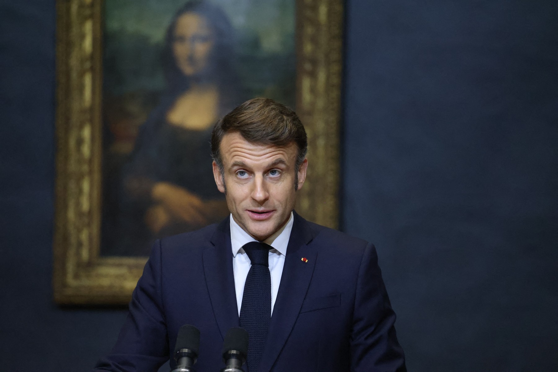 „Legea este aceeași pentru toată lumea”. Macron a abordat cazul Le Pen pentru prima oară și a condamnat amenințările primite de judecători