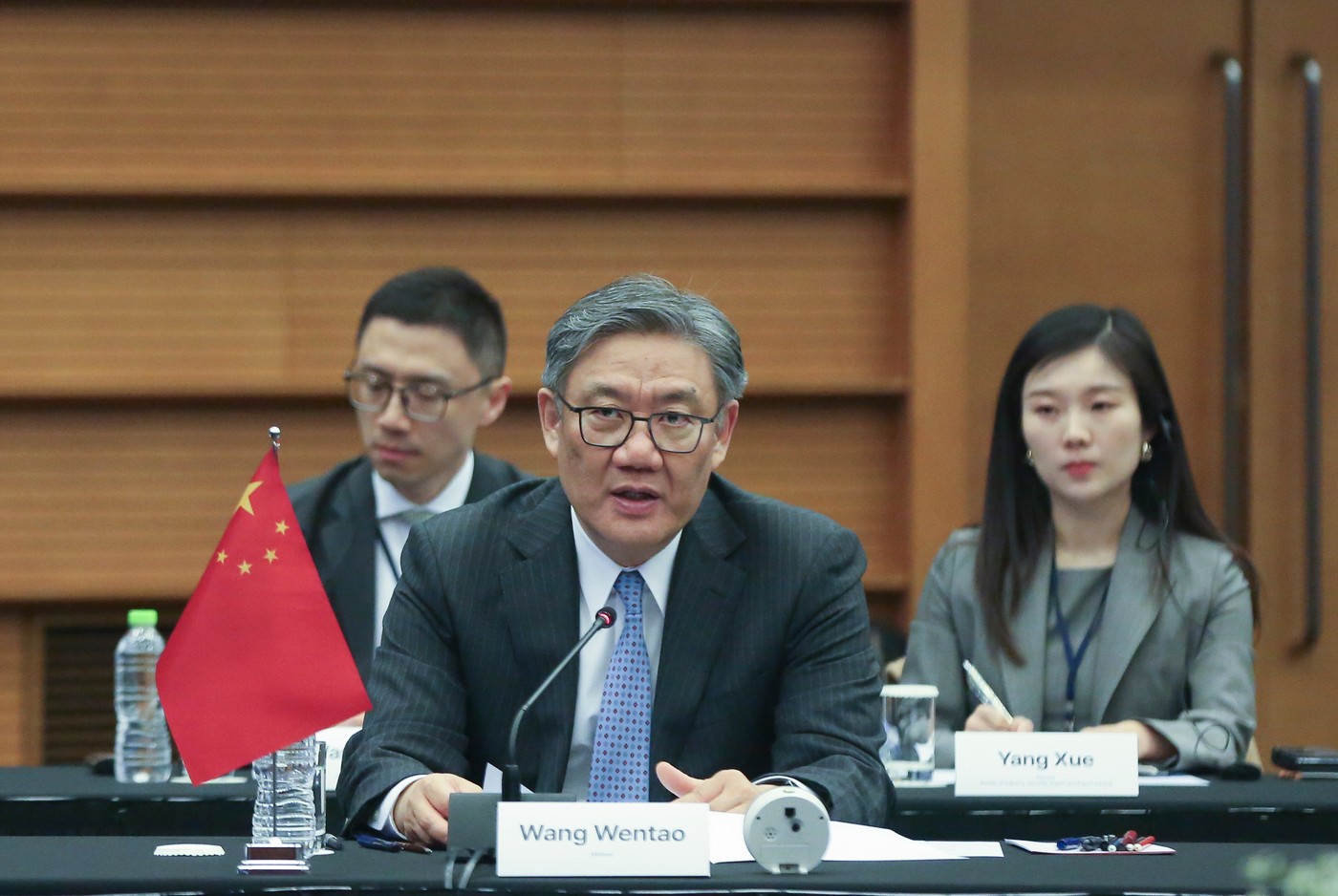 China sugerează că s-a înțeles cu Japonia și Coreea de Sud să răspundă împreună taxelor vamale decise de Trump. Reacție imediată de la Tokyo China sugerează că s-a înțeles cu Japonia și Coreea de Sud să răspundă împreună taxelor vamale decise de Trump. Reacție imediată de la Tokyo