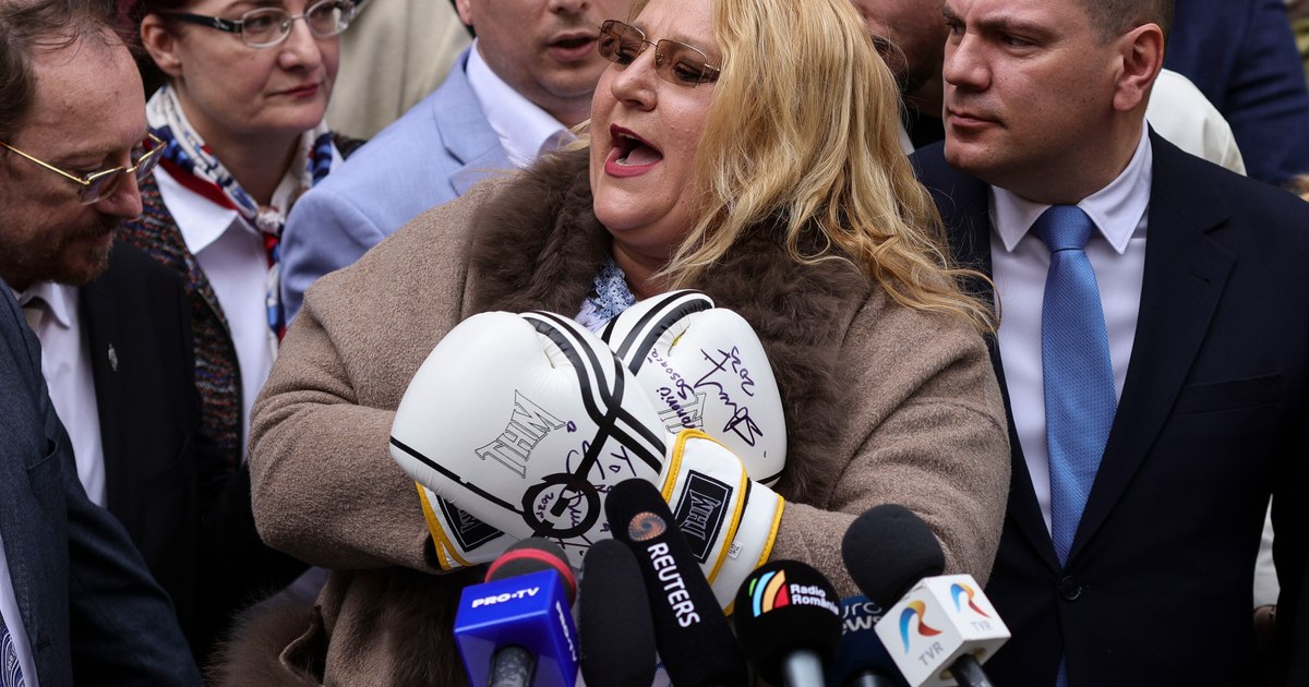 Șoșoacă îl desființează pe Simion: „Mai multe șanse am eu să fiu 90-60-90, decât să ajungă el președinte” Șoșoacă îl desființează pe Simion: „Mai multe șanse am eu să fiu 90-60-90, decât să ajungă el președinte”