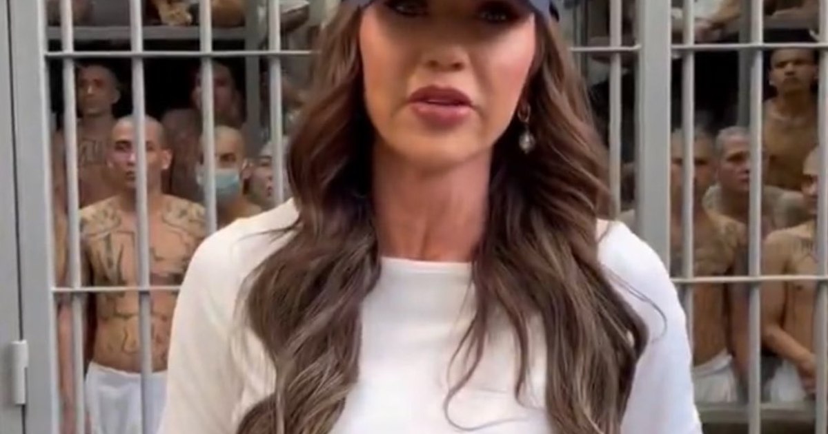 Un oficial al administraţiei Trump le transmite migranţilor un mesaj dur dintr-o mega închisoare din El Salvador Un oficial al administraţiei Trump le transmite migranţilor un mesaj dur dintr-o mega închisoare din El Salvador